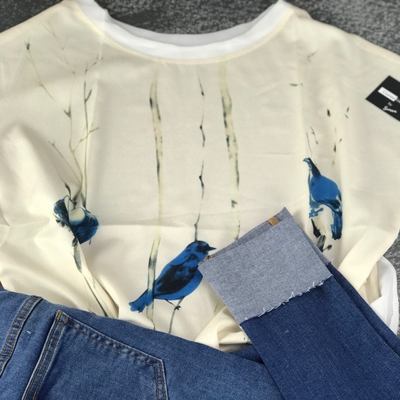 🔺SALE🔺Blue nested Bird Graphic Top - Picture 2 of 6